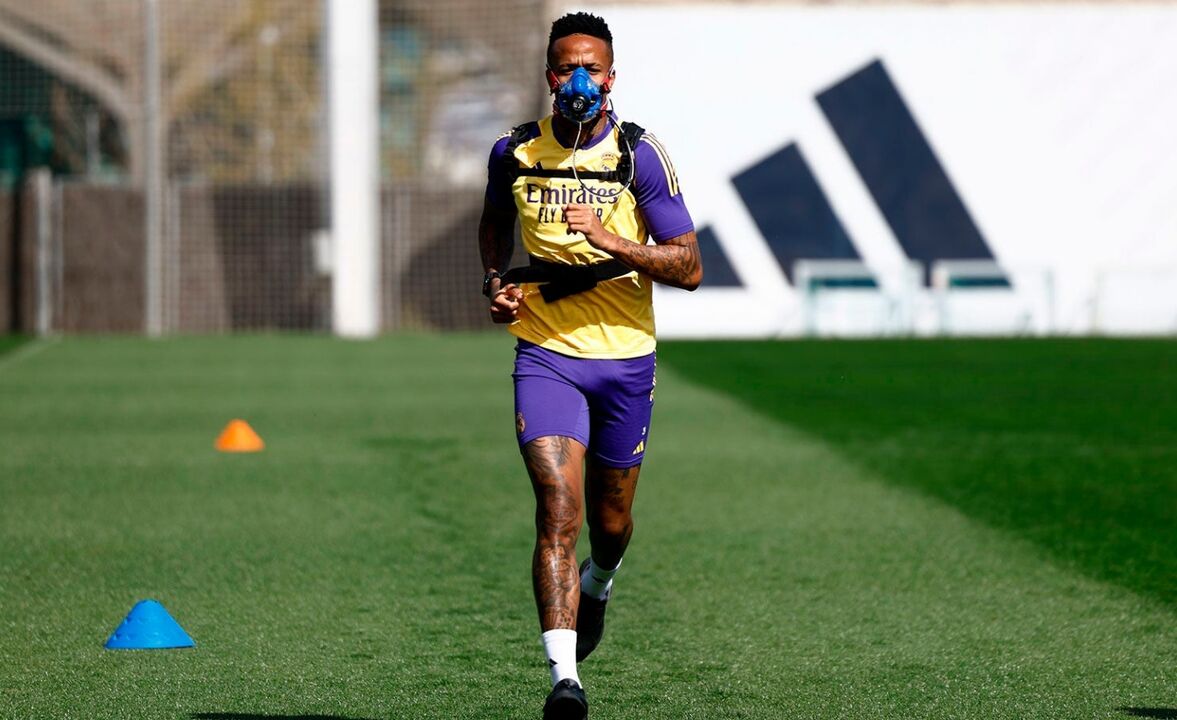 Éder Militão regressa aos treinos após lesão