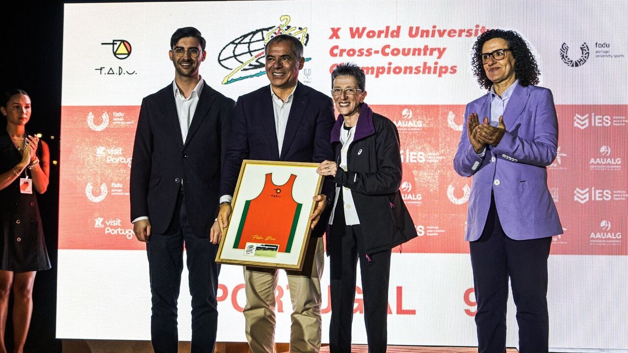 Cerimónia nos X World University Cross-Country Championships, em Portugal