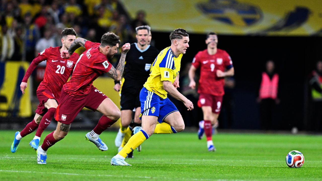Gyökeres durante o Suécia-Polónia do playoff do Mundial