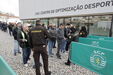 Sócios do Sporting na fila para entrar no Pavilhão João Rocha para votar