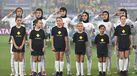 Seleção iraniana a cantar o hino