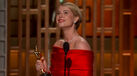 Jessie Buckley dedica Óscar de Melhor Atriz "ao belo caos do coração de uma mãe"