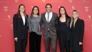 Rui Costa, presidente do Benfica, com algumas nomeadas do futebol feminino