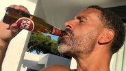Rio Ferdinand a beber Super Bock