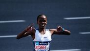 Kosgei vence maratona de Tóquio 