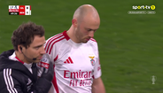 Alarme no Benfica: Aursnes lesiona-se frente ao Gil Vicente e pode ter clássico em risco