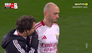 Alarme no Benfica: Aursnes lesiona-se frente ao Gil Vicente e pode ter clássico em risco