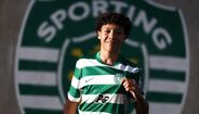 Laurindo Mendonça assina contrato de formação