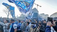 Adeptos do FC Porto apoiam a equipa na partida para Lisboa, onde irá defrontar o Benfica