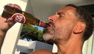 Rio Ferdinand a beber Super Bock