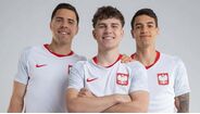 Bednarek, Kiwior e Pietuszewski divulgam juntos pela seleção da Polónia