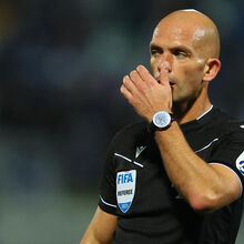 <![CDATA[ Luís Godinho dá murro na mesa após agressões a árbitros: «É uma questão de tempo até acontecer uma tragédia» ]]>