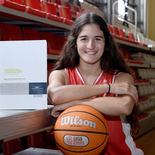 <![CDATA[ Maria Lopes concluiu mestrado com 20 valores: «Procuro ser o melhor possível no basquetebol mas também no mundo académico» ]]>