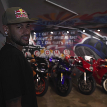 <![CDATA[ Neymar na primeira pessoa em série no YouTube: «Faço coleção de motos mas não sei andar, tenho medo...» ]]>