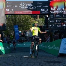 <![CDATA[ Santiago Mesa impõe-se em Montemor-o-Novo e é o novo líder da Volta ao Alentejo ]]>