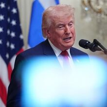 <![CDATA[ Trump prolonga até 6 de abril ultimato para que o Irão reabra estreito de Ormuz ]]>