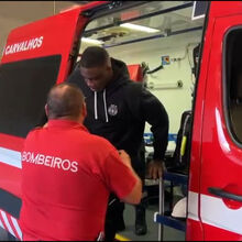 <![CDATA[ O momento em que Moga recebe assistência na ambulância no Dragão Arena ]]>