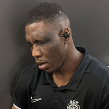 <![CDATA[ FC Porto desmente "odores intensos" no balneário do Dragão Arena: «Insinuações graves e abusivas» ]]>