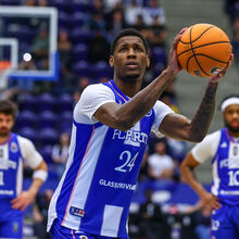 <![CDATA[ FC Porto bate Queluz e sobe ao 3.º lugar ]]>