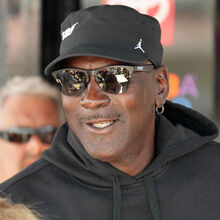 <![CDATA[ Michael Jordan dedicou-se ao NASCAR mas admite: «Quem me dera ainda poder pegar numa bola de basquetebol...» ]]>