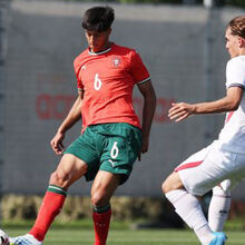 <![CDATA[ Portugal é goleado pela Inglaterra e falha o acesso à fase final do Europeu sub-19 ]]>