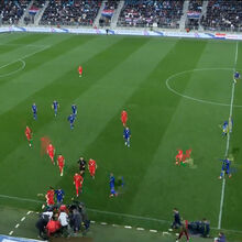 <![CDATA[ Selecionador de sub-21 da Turquia bate com a cabeça no chão ao protestar decisão do árbitro e acaba hospitalizado ]]>