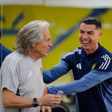 <![CDATA[ Cristiano Ronaldo e Jorge Jesus em momento descontraído no ginásio do Al Nassr ]]>