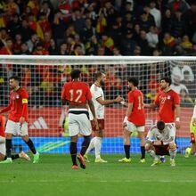 <![CDATA[ Espanha empata com Egito em jogo marcado por cânticos xenófobos: «Quem não salta é muçulmano» ]]>