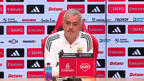 A curiosa resposta de Mourinho sobre o polémico penálti no FC Porto-Arouca: «Ainda bem que és sério...»