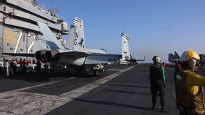 EUA divulgam imagens de caças e mísseis usados nos ataques contra o Irão