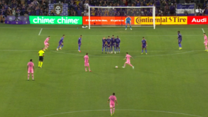 De fora de área e livre com um arco magistral: os golos de Messi na reviravolta do Inter Miami