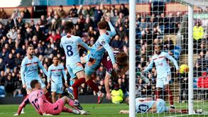 Revolução no fora de jogo? Lei de Wenger foi aprovada e vai ser testada na Liga canadiana