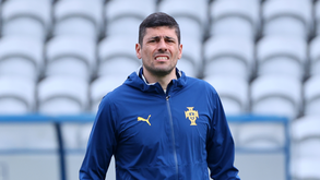 Francisco Neto durante um treino da seleção nacional feminina de futebol