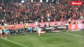 Prestianni muito acarinhado pelos adeptos do Benfica em Barcelos: argentino foi substituído sob aplausos