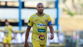 Edimar joga no Forte FC enquanto gere uma gelataria