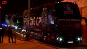 Assim foi a chegada do autocarro do Sporting a Alvalade