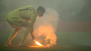 Pirotecnia ilegal domina multas no futebol e motiva campanha de sensibilização