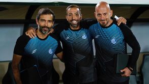 Leandro Mendes (no centro) relata saída do Irão antes do início do conflito