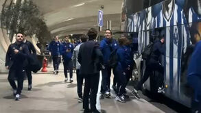 Villas-Boas à chegada ao Aeroporto Francisco Sá Carneiro com a equipa