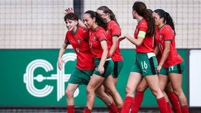 Jogadoras da Seleção Nacional celebram golo frente ao Kosovo