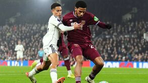 Joshua King (Fulham) e Jean-Clair Todibo (West Ham)