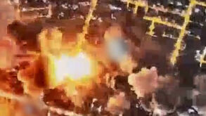 O momento em que Israel bombardeia bunker subterrâneo de Ali Khamenei no Irão 