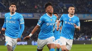 Alisson Santos celebra golo pelo Nápoles