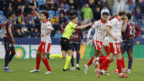 Jogadores do Girona festejam golo marcado nos descontos