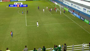 Surreal: árbitro marca penálti após guarda-redes defender remate... com as mãos