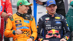 Max Verstappen com Isack Hadjar, colega da Red Bull