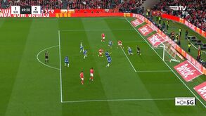 Lukebakio atirou ao poste e Schjelderup marcou na recarga: o golo do Benfica ao FC Porto