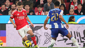 Os jogadores de Benfica e FC Porto em ação