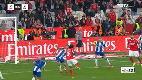 Golo vindo do banco: Ivanovic centrou e Barreiro fez o empate para o Benfica diante do FC Porto