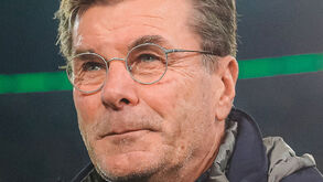 Dieter Hecking regressa ao Wolfsburgo para tentar evitar descida